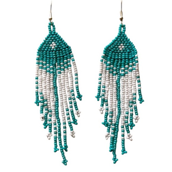 Turquoise and white - Picture 1 of 1